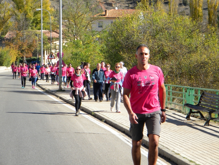 Fotos: Multitudinaria Marcha contra el Cáncer en Soria