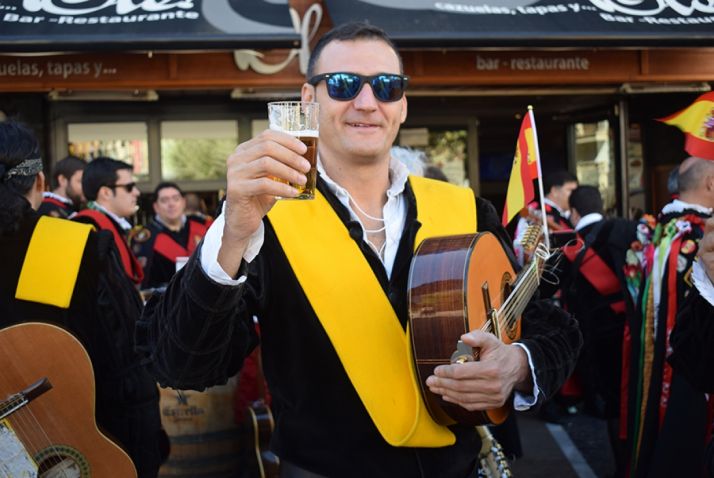 Las tunas llenan de color el centro de Soria