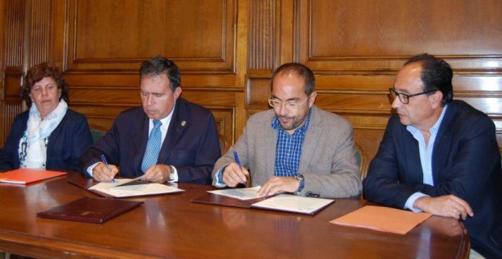 Firma del convenio para el Centro Santa Isabel