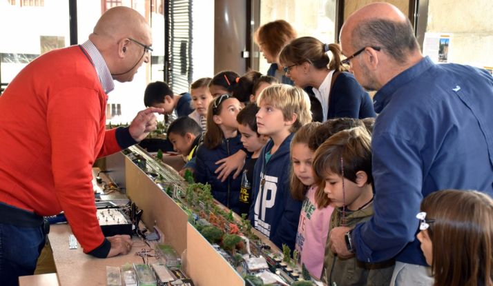 Puede conocerse la aplicación de varios proyectos, elaborados con Arduino.