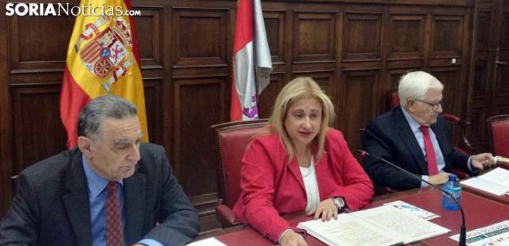 Yolanda de Gregorio entre Anselmo García (izda.) y Juan manuel Ruiz Liso. /SN