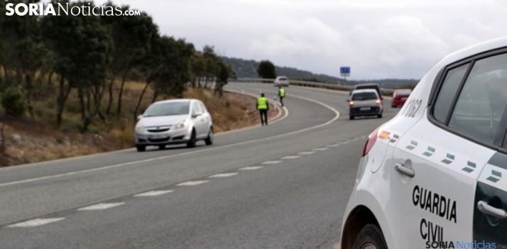 Agentes de la Guardia Civil en la N-122 en el Madero./SN
