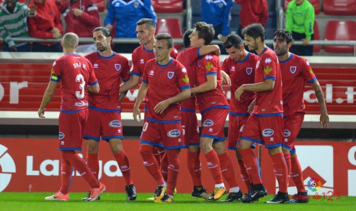 Los jugadores rojillos celebran el gol. LFP