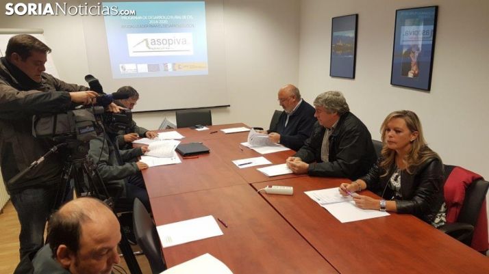 Firma contratos en Asopiva