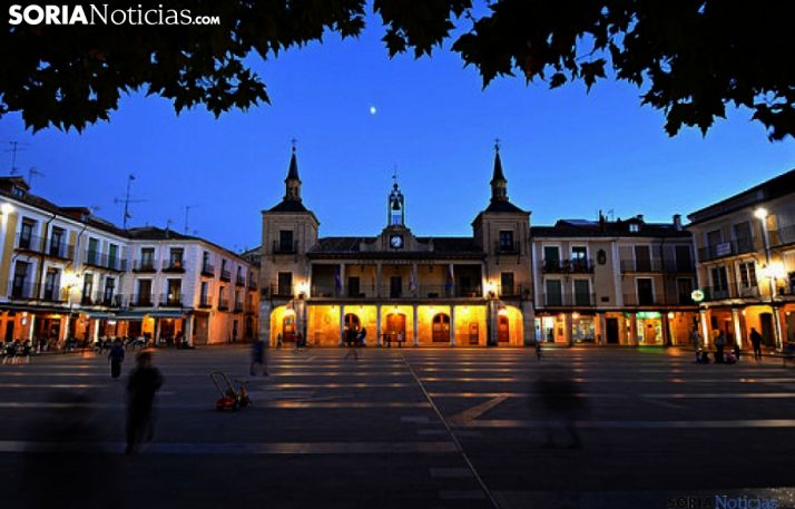 Imagen un atardecer en la plaza Mayor burgense. /SN