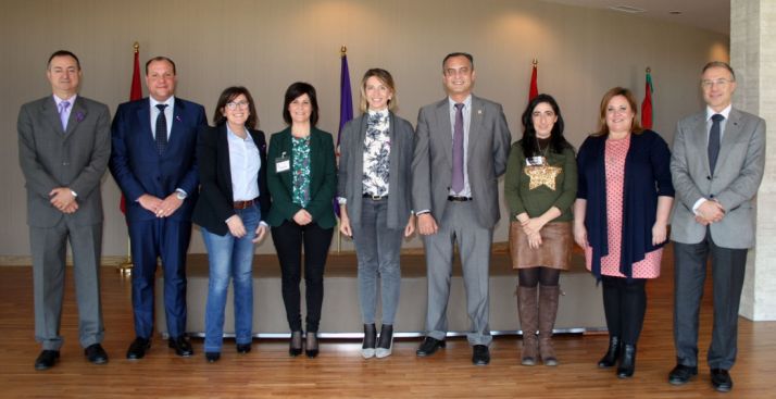 Responsables de ASPACE Soria y CyL, procuradores del PP soriano, con la consejera (ctro.) este miércoles. )