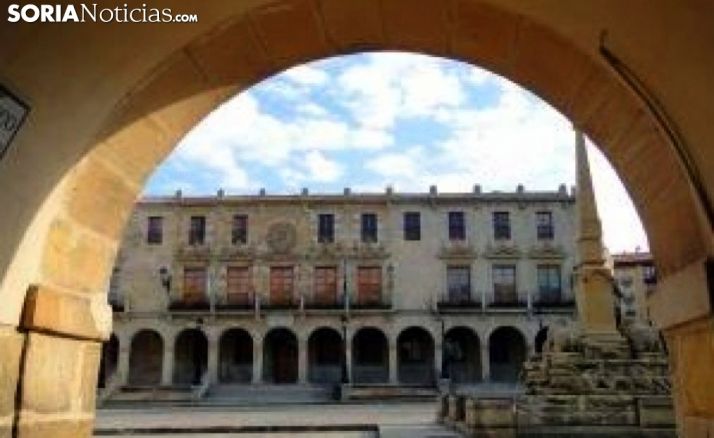 El Ayuntamiento incrementa por tercer año la partida de gastos básicos de vivienda para llegar a 356 familias