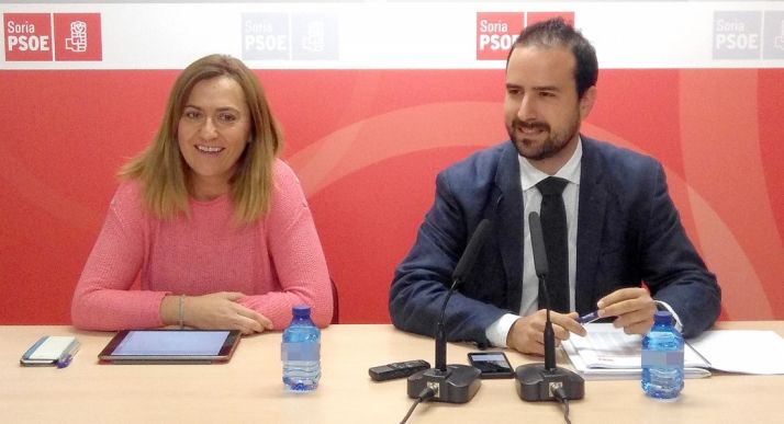 Virgina Barcones y Ángel Hernández en rueda de prensa. 