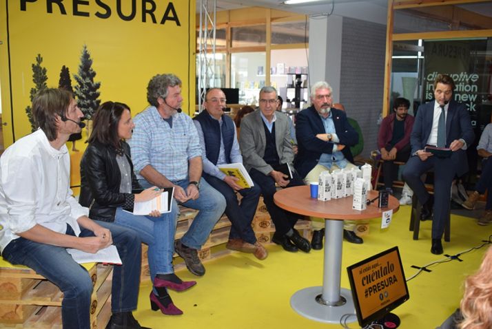 Participantes en el debate. /SN