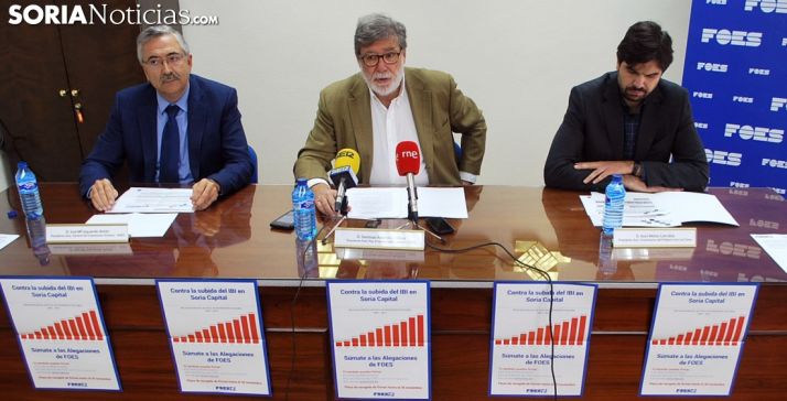 José María Izquierdo, Santiago Aparicio y Jesús Mateo este lunes en la sede de FOES. /SN