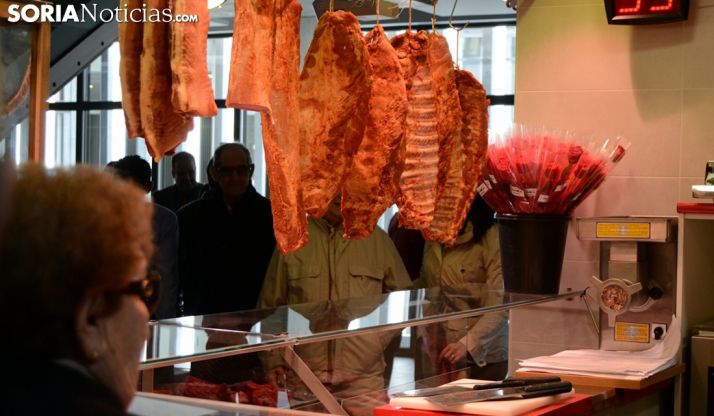 Un puesto de venta en el mercado municipal de Soria. /SN