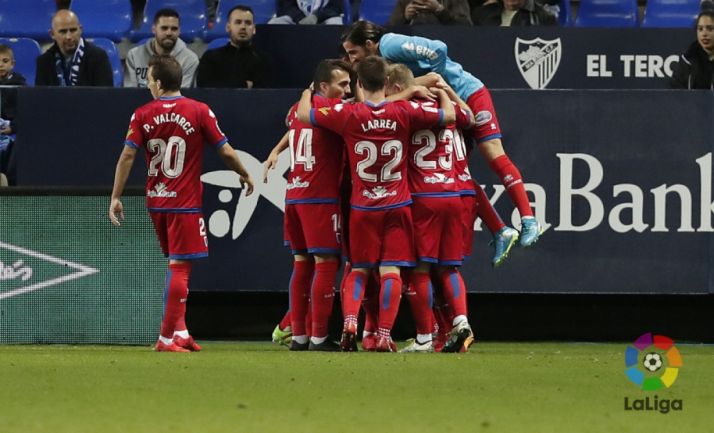 Los jugadores rojillos celebran el gol. LFP
