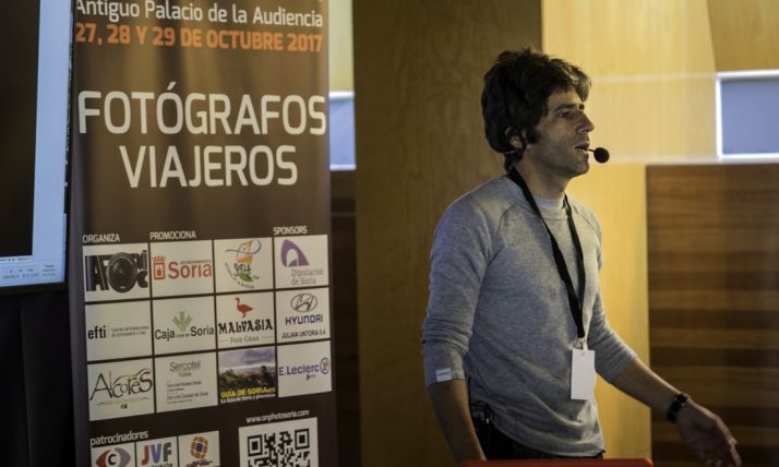 El fotógrafo soriano Fernando Santiago en una de las ponencias.