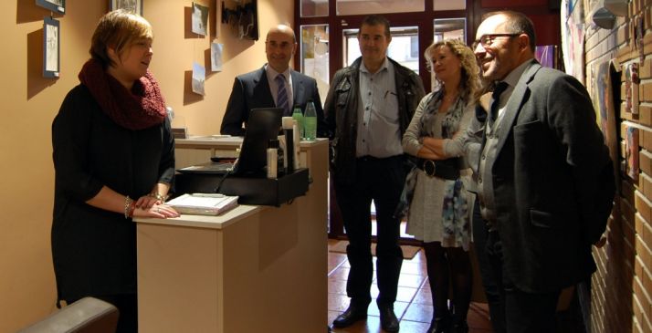 Visita institucional a uno de los negocios forjados en el semillero en Ágreda.