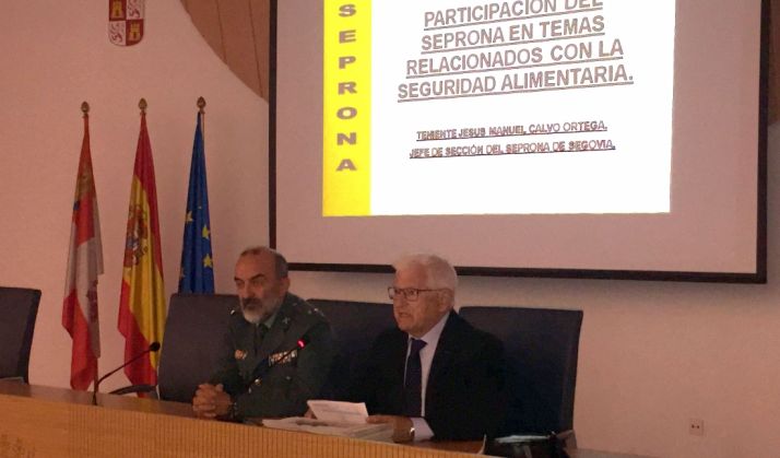 Calvo (izda.) y Ruiz Liso en la conferencia de este jueves. / S. de G.