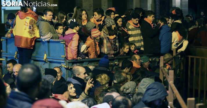 Miembros del público en el rito medinense este sábado. /SN