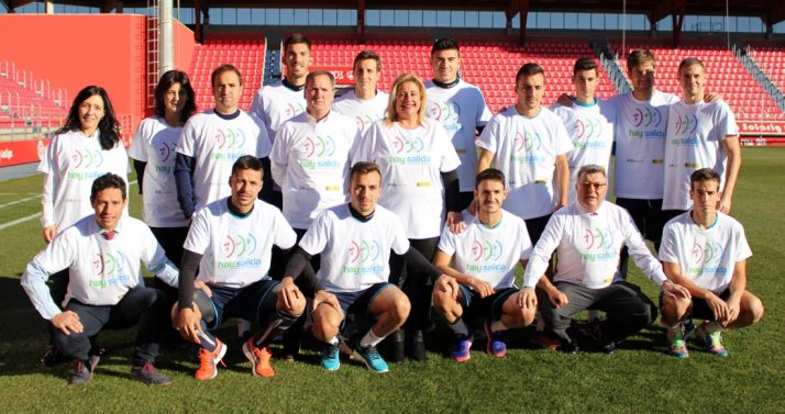 La subdelegada (ctro.) con el vicepresidente del club, este miércoles en Los Pajaritos. /Subdelg.