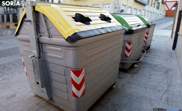 Contenedores de RSU en una calle de la capital. /SN