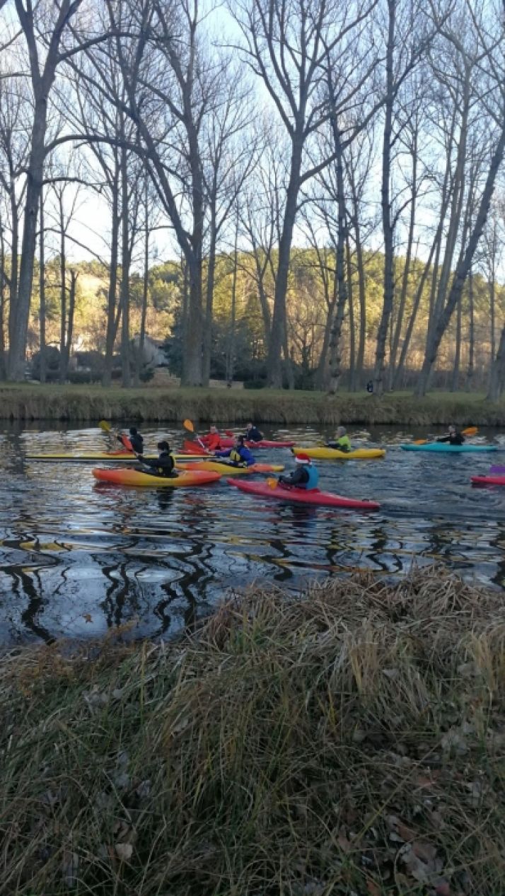 El Celtykayak coloca el belén en el peñón. Juan Carlos García. 
