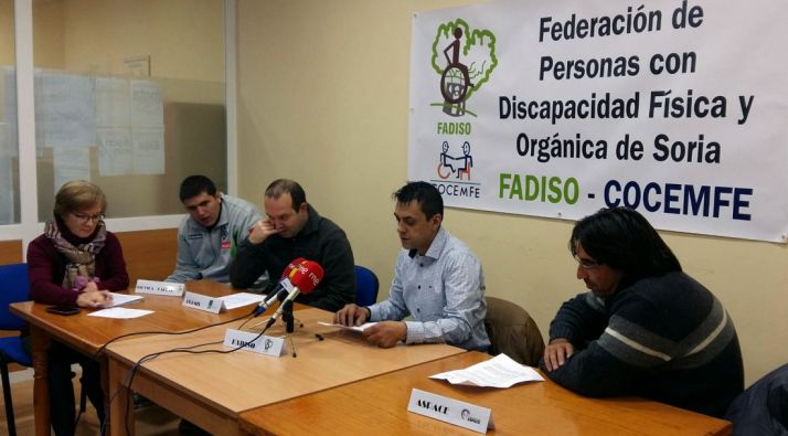 Un momento de la lectura al manifiesto.