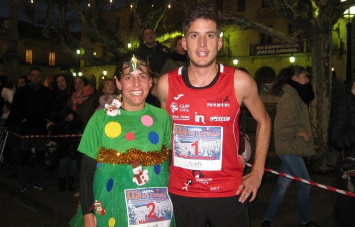 Algunos de los disfraces que se han podido ver en la Carrera Popular de Navidad Puente del Canto.