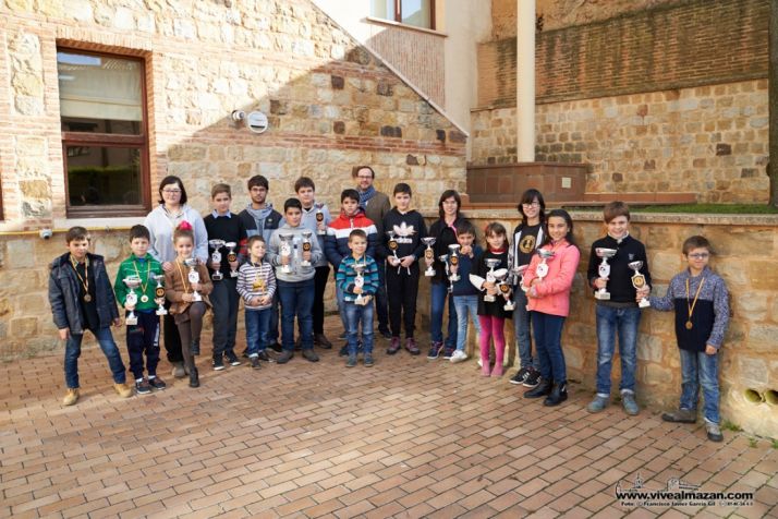 Foto de los premiados en el XIII Torneo de Ajedrez Juvenil. 
