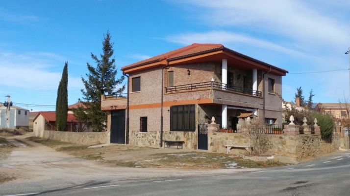 Imagen de la fachada de una vivienda de Martialay que sufrió hurtos. 