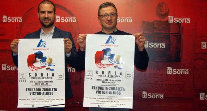 Hernández (izda.) y Errandondea en la presentación de la velada. /Ayto.