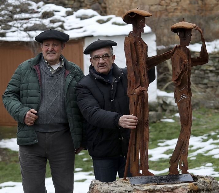 GALERÍA. Valdegeña inaugura su homenaje a la boina