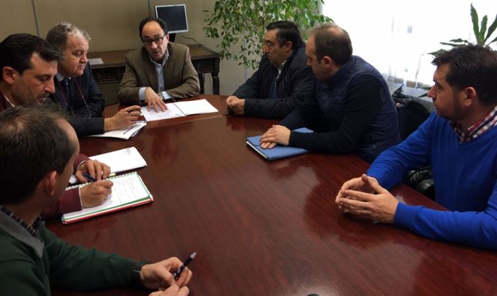 Reunión de agricultores y ganaderos con el delegado de la Junta en Soria.