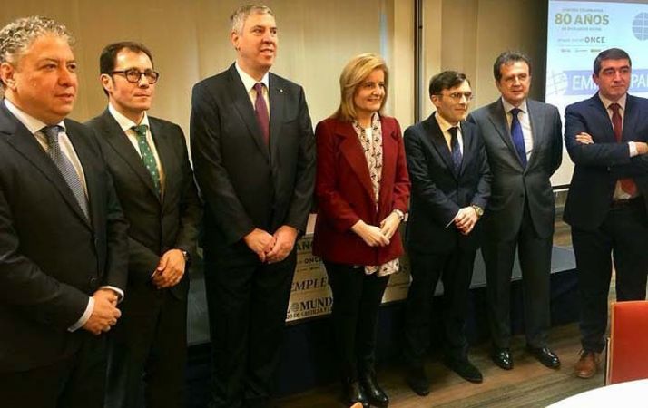 La ministra, en el centro, este lunes en Valladolid. 