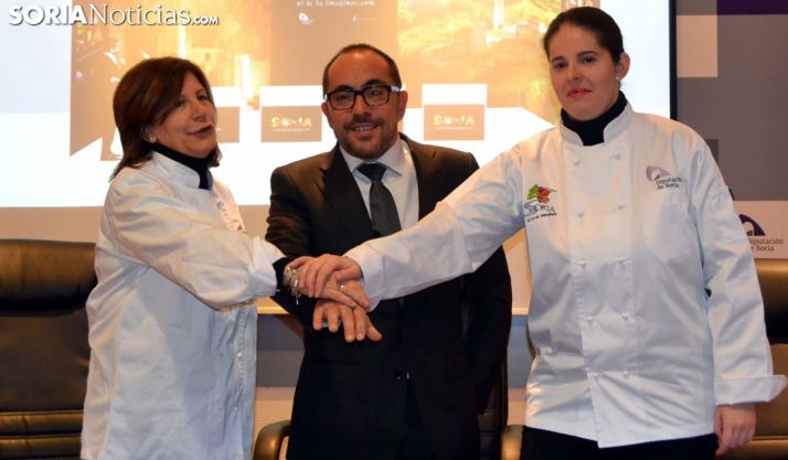 Melania Cascante (izda.), Luis Rey y Elena Lucas. /SN
