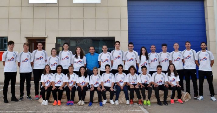 La plantilla del club de bádminton. 