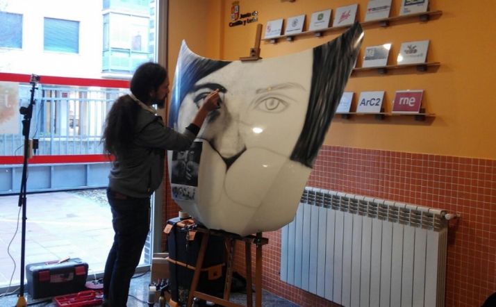 David Gatta y su aerógrafo en el CIPF Pico Frentes.