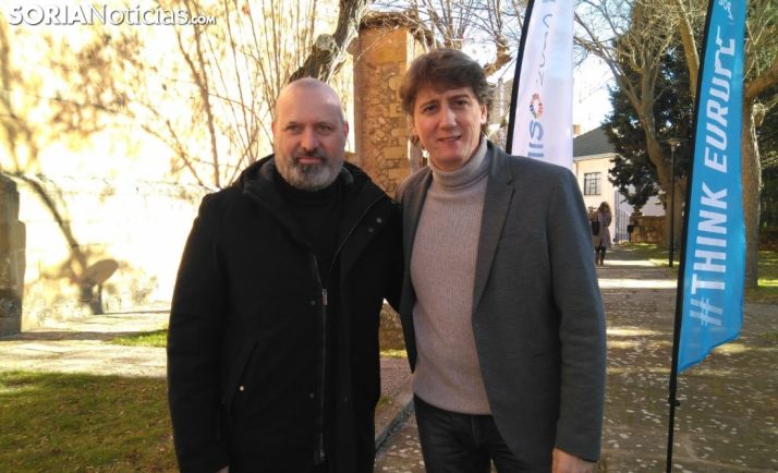 Stefano Bonaccini (izq.) y Carlos Martínez.