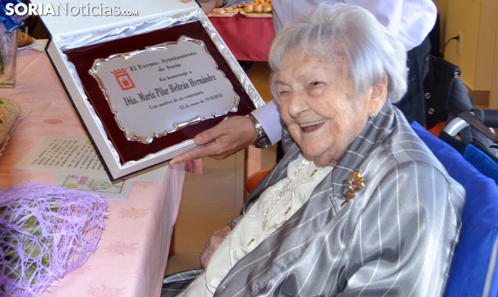 Un momento del homenaje a la centenaria. /SN