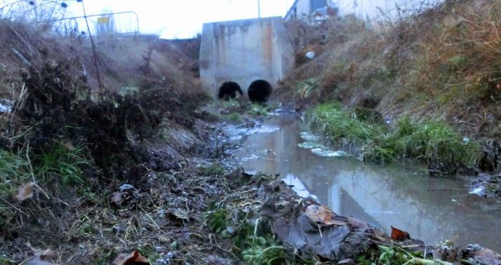 Desagüe en el polígono de Ólvega. /ASDEN