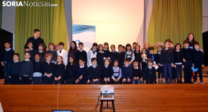 Los alumnos y sus profesores tras presentar los proyectos. /SN