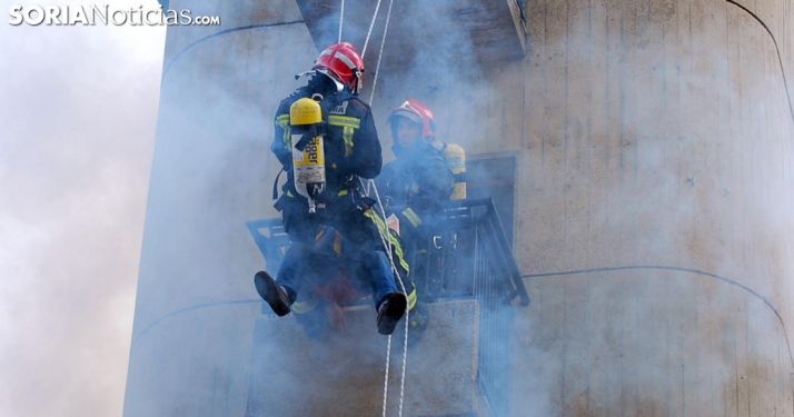Simulacro de los bomberos en el parque de la capital. /SN