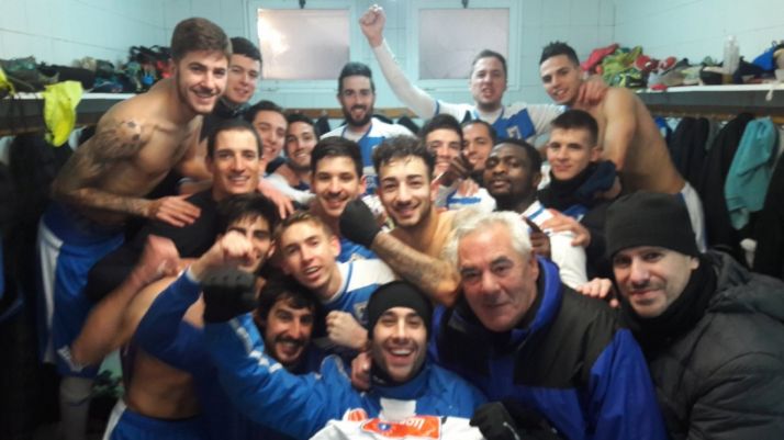 La SD Almazán festeja la victoria en La Arboleda contra el Astorga. SD Almazán.