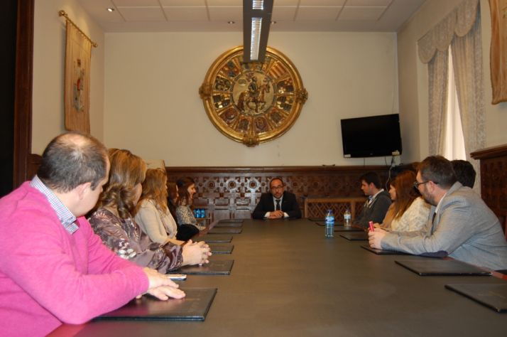 En el interior de la Diputación mientras se unificaba el acuerdo. Diputación Provincial de Soria. 