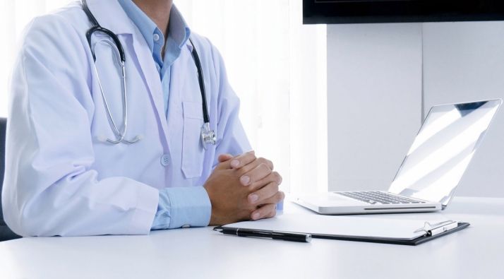 Abogan por una adecuada regulación de la jornada laboral para mejorar la asistencia sanitaria