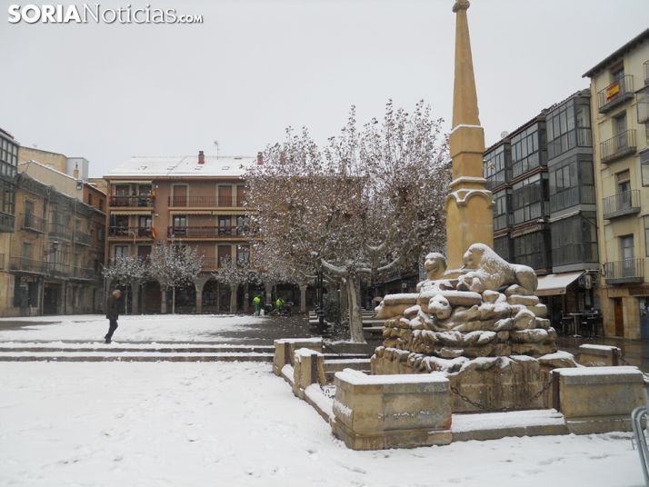 Nieve en la plaza Mayor de la capital soriana. Soria Noticias. 