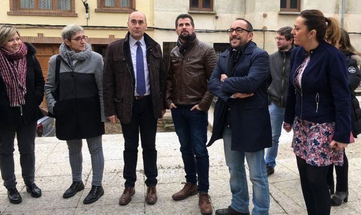 Tudanca, en el centro, entre Alonso y Rey, con Barcones (dcha.), Villar y Delgado (izda.). ) 