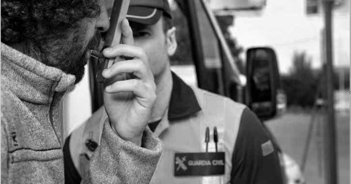 Un control de alcoholemia y drogas de la Guardia Civil./DGT
