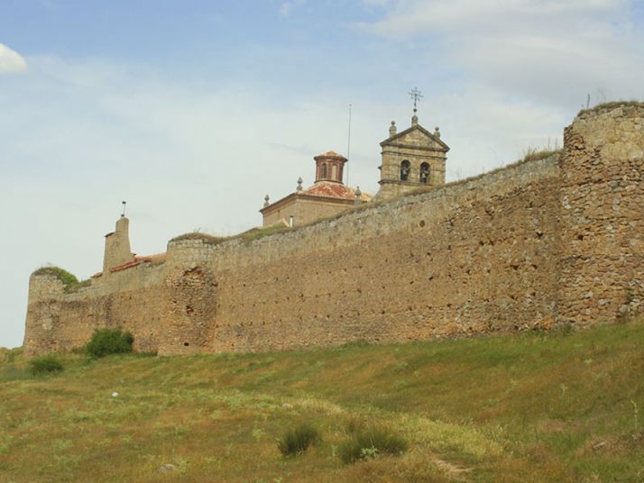 Muralla de Soria junto a la ribera del Duero