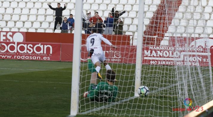 El Numancia choca contra un muro en Albacete
