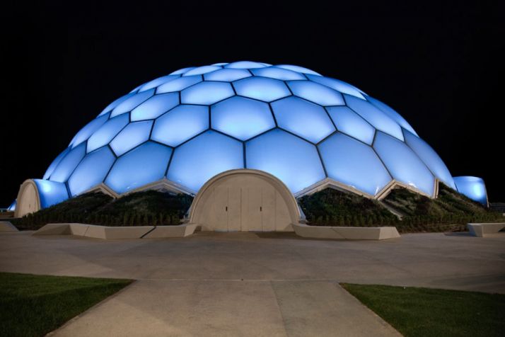 Cupula del Milenio, Valladolid. Día Mundial del Autismo. 