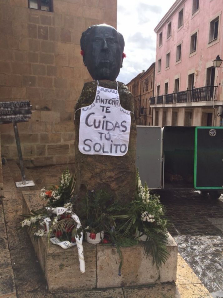 Estatuas con delantales en la capital soriana.