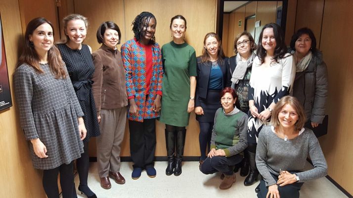 Directora de Mujer con premio Harambee